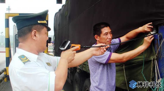 工業(yè)內窺鏡在***速綠色通道貨車中檢測